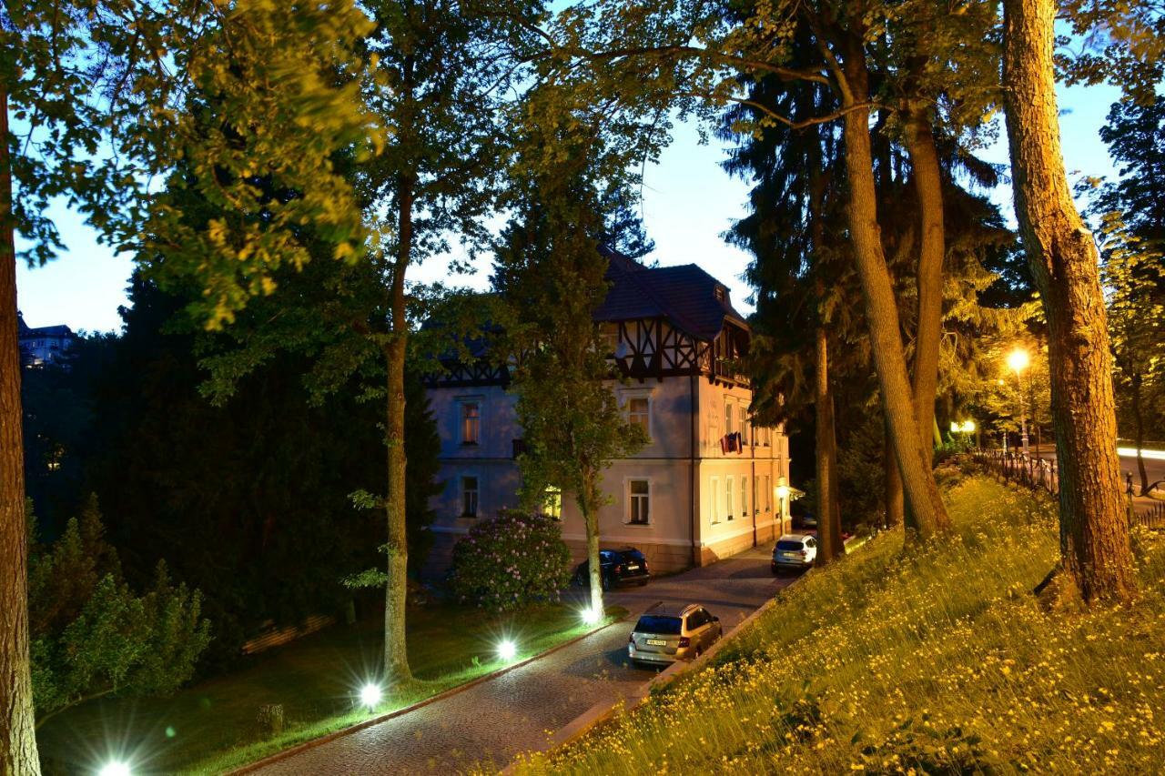 Отель Sant Georg Garni Марианске-Лазне Экстерьер фото